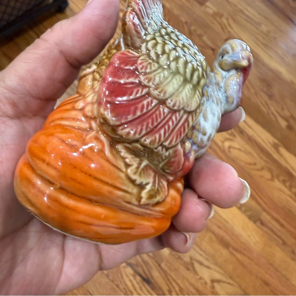 TII Vintage Salt & Pepper Turkey Shakers W/Ceramic Pumpkin Dish - Picture 15 of 16